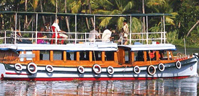 alleppey largest motor boats