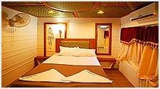 alleppey kumarakom houseboat cruise